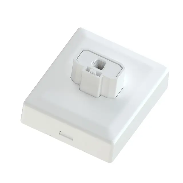 DCL m/støpsel. Påvegg. hvit 6A 